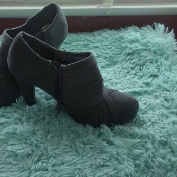 Shoes - Picture 2 of 2